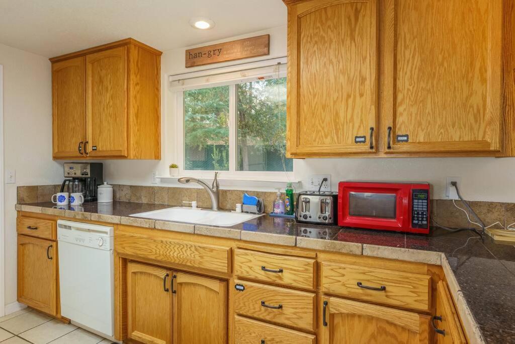 Acorn House - Charming House In Green Heaven With Pool Table With Lovely Backyard Oakhurst Εξωτερικό φωτογραφία